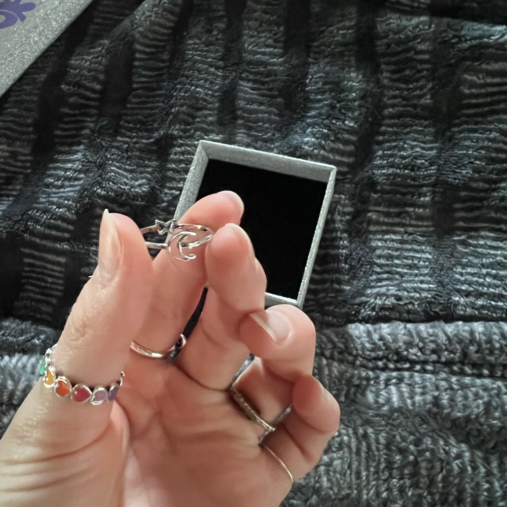 Olivia Rodrigo moon and butterfly ring - Picture 4 of 4